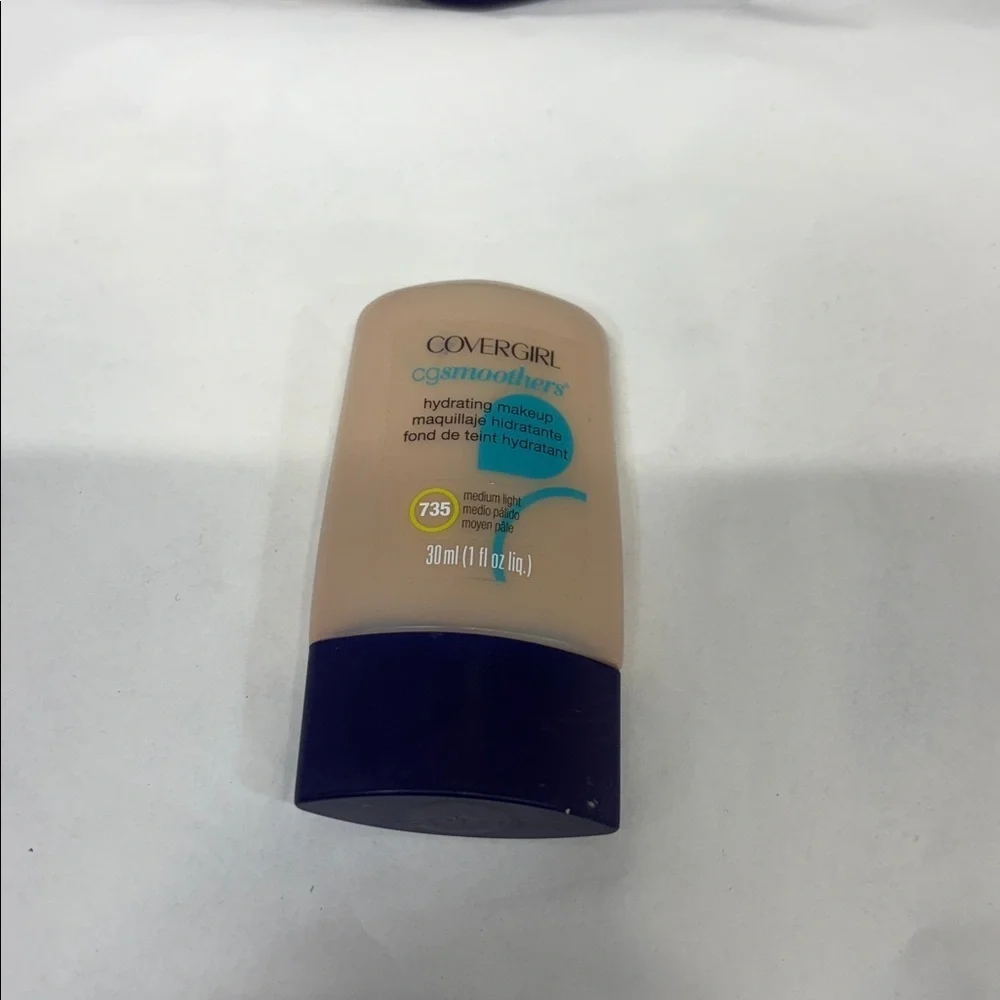 COVERGIRL CG Smoothers Hydrating Makeup - Medium Light 735 makeup